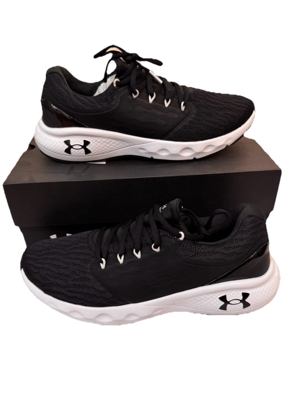 Under Armour Black and White Athletic Running Sneakers W Charge Vantage Size 10